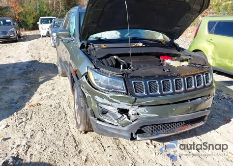 2019 Jeep Compass Limited 4X4 z USA, uszkodzony, nr VIN 3C4NJDCB2KT811389